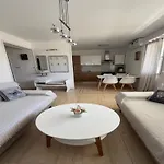 Apartment In Near Sandy Kampor