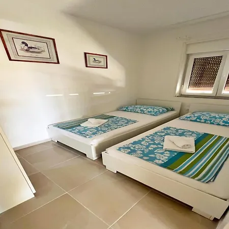 In Near Sandy * Kampor