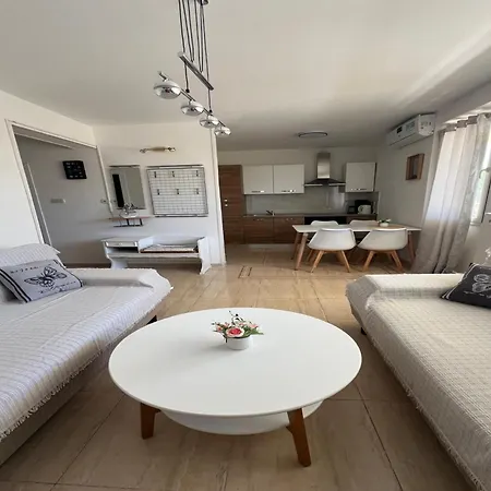 شقة In Near Sandy Kampor