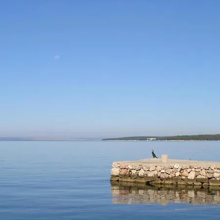 In Near Sandy شقة *