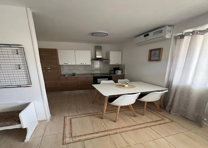 In Near Sandy דירה *