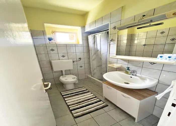 In Near Sandy شقة